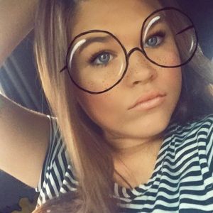 Meet your Posher, Abigail